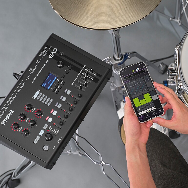 Scene som viser at EAD50 betjenes med den dedikerte appen