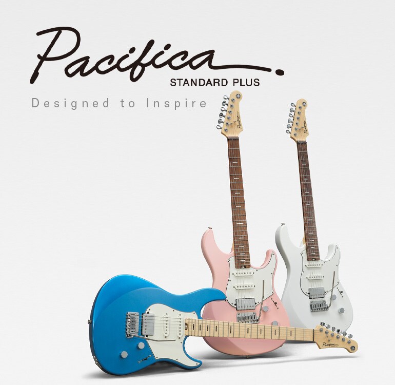 Tre Yamaha Pacifica Standard Plus 12-modeller på en hvit bakgrunn