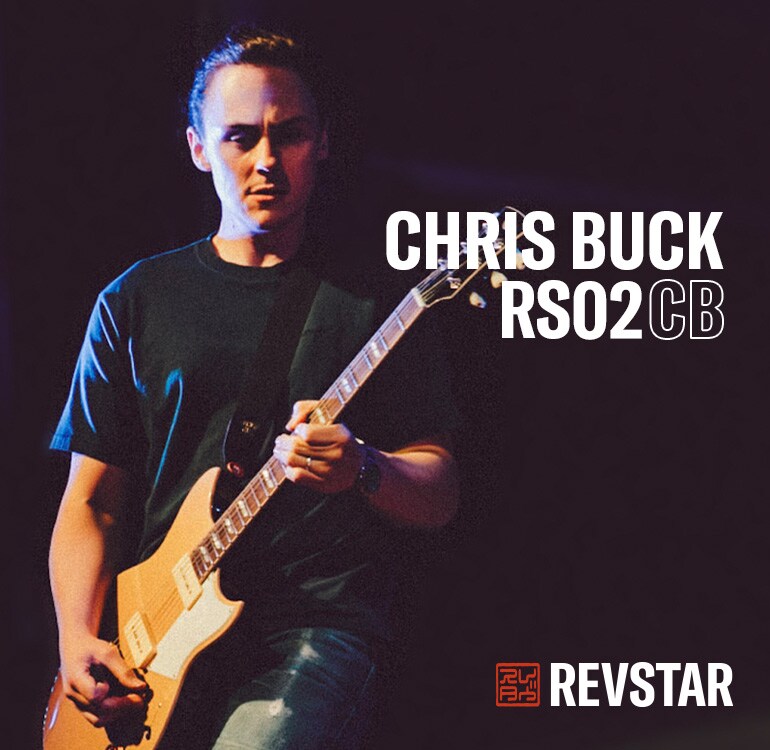 Chris Buck som opptrer med sin Signature Revstar RS02CB