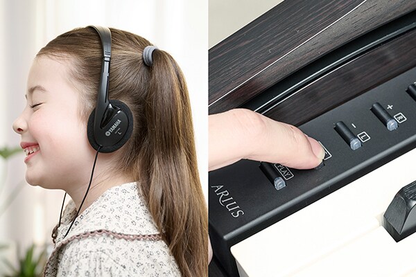 Spiller på et ARIUS-piano med hodetelefoner og betjener knappene på kontrollpanelet
