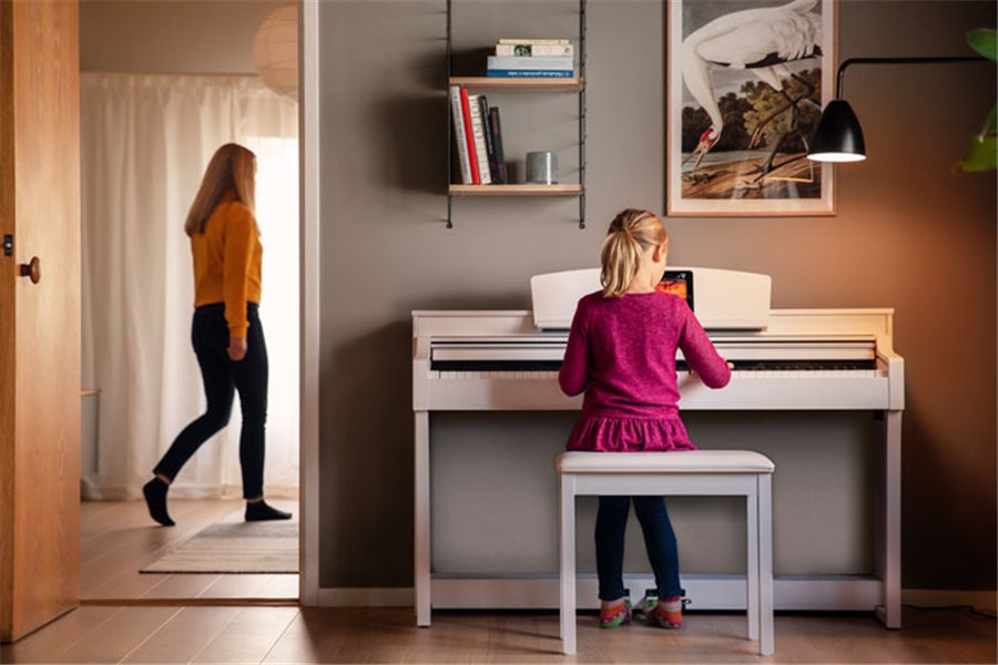 OPPDAG GLEDEN VED Å SPILLE PIANO.
